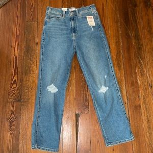 NWT!! LEVI High Rise Straight distressed jeans